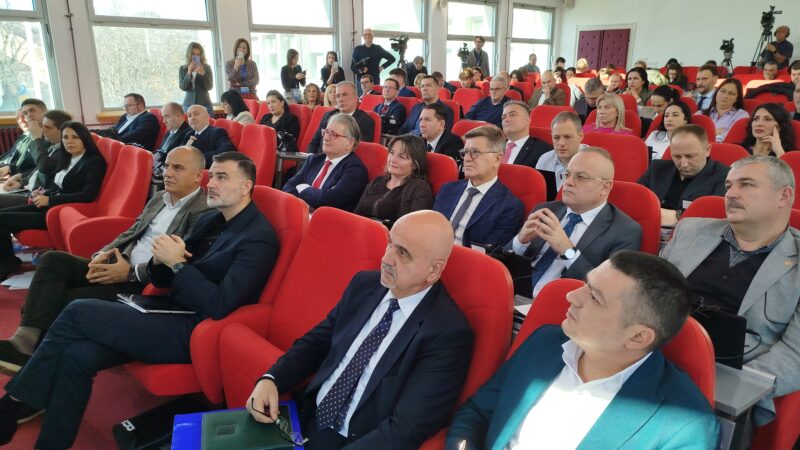 „Šesta sednica Skupštine grada Niša: planovi, kadrovske promene i urbanizam.“