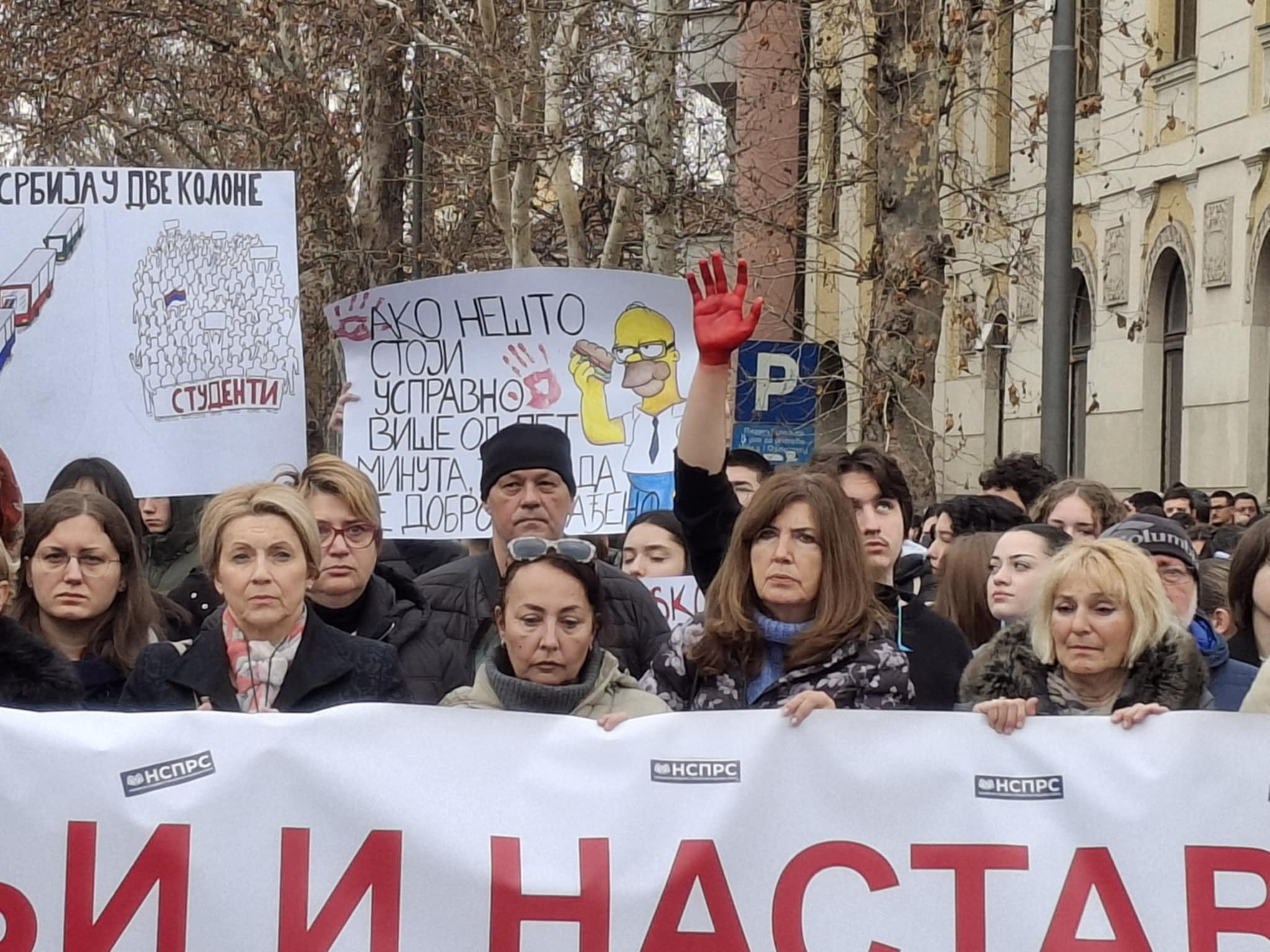 Masovni protest u Nišu: Radnici RTS-a i Kliničkog centra pružili podršku demonstrantima