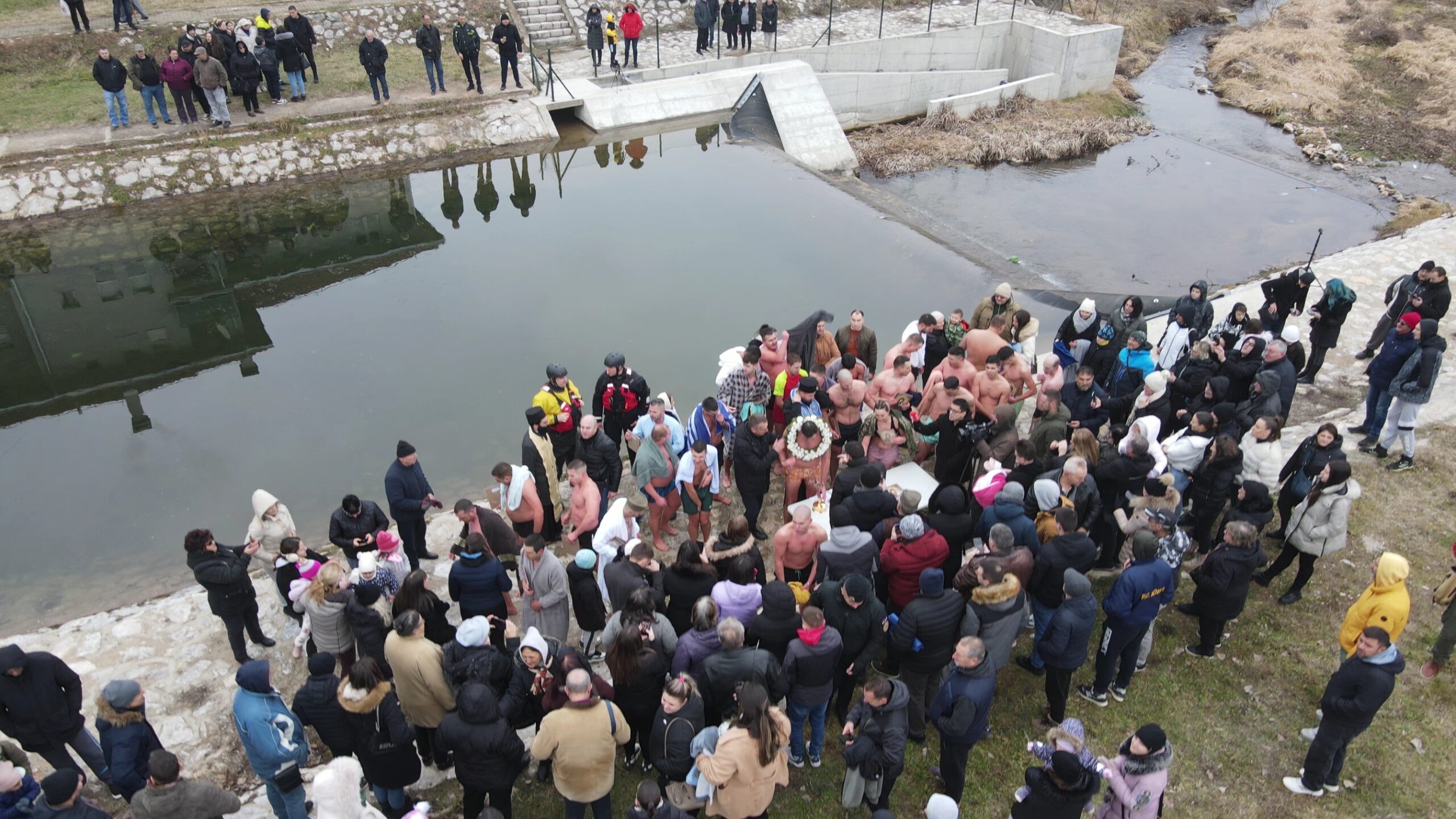 Okupljanje u Zaplanju: Liturgija, litija, Pihtijada i plivanje za Časni krst