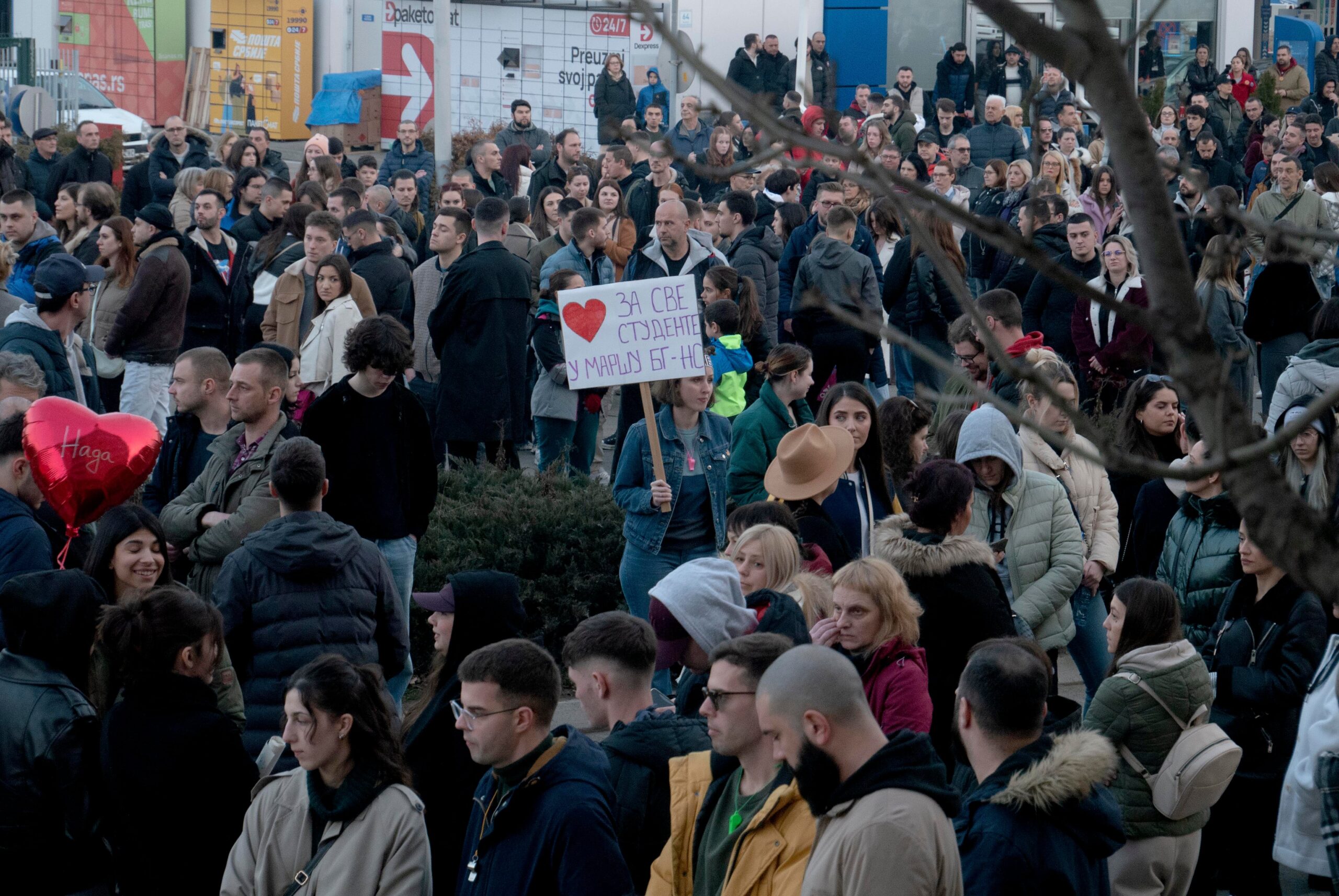 Blokada četiri mosta i nikad veći broj demonstranata na Trgu kralja Milana u Nišu