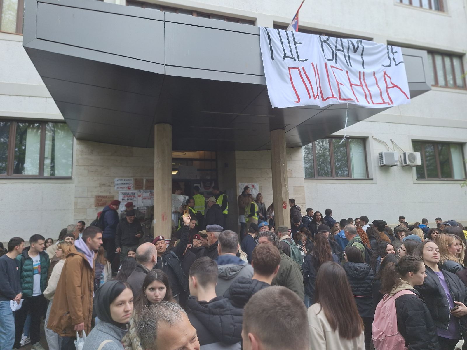 Studenti Medicinskog fakulteta u Nišu pozivaju u ponedeljak na protest, pritisci sve veći