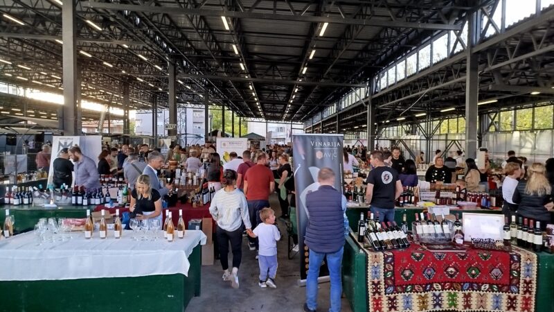 Treći Noćni market na „Krivim livadama“ okupio više od 130 izlagača