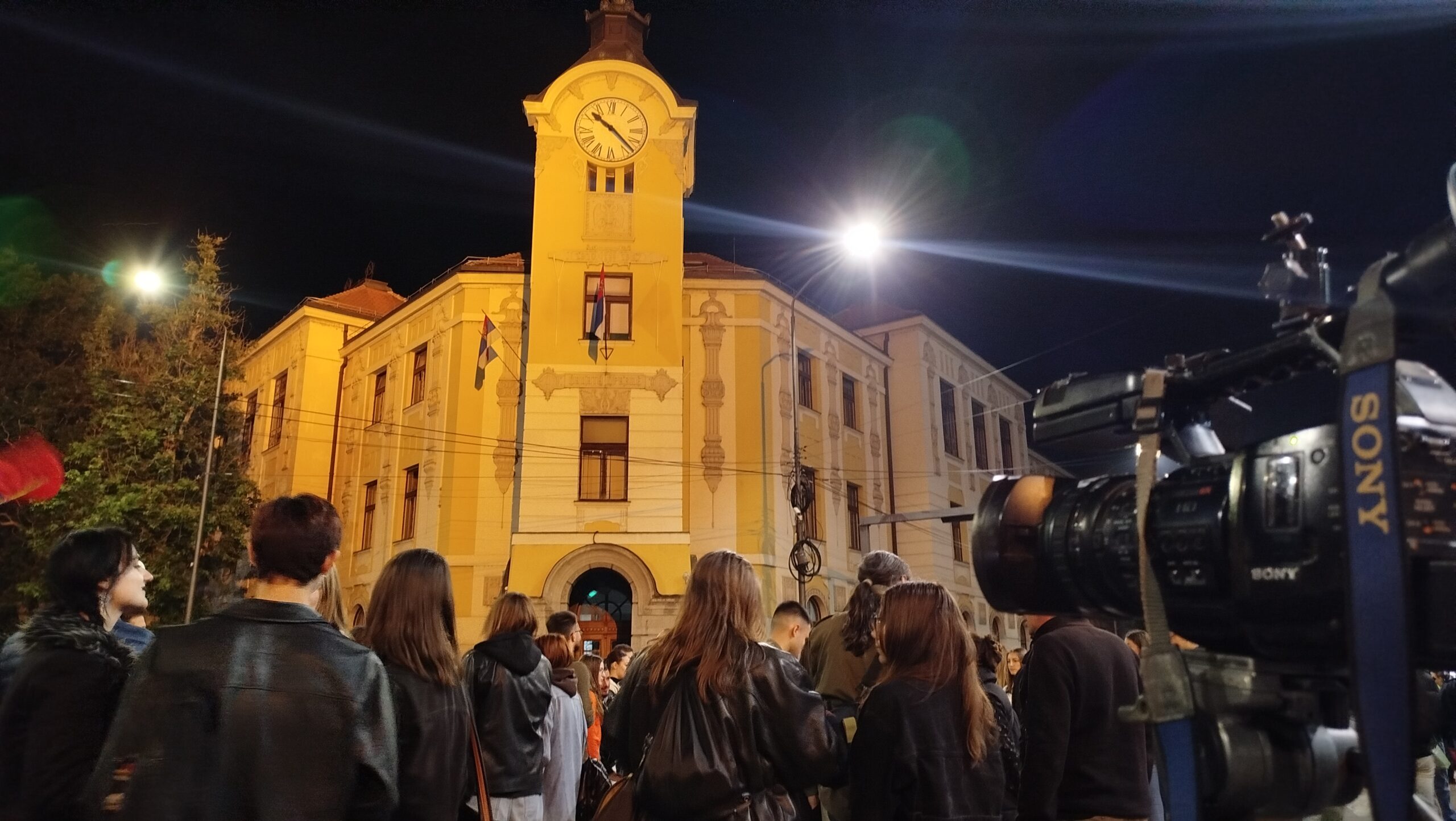 Niški studenti blokirali zgradu Suda, najavili celonoćni protest