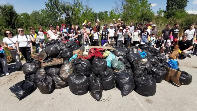 „Zavrni rukave“ danas na više od 400 lokacija širom Srbije – Niš čistio priobalje Nišave i Gabrovačke reke