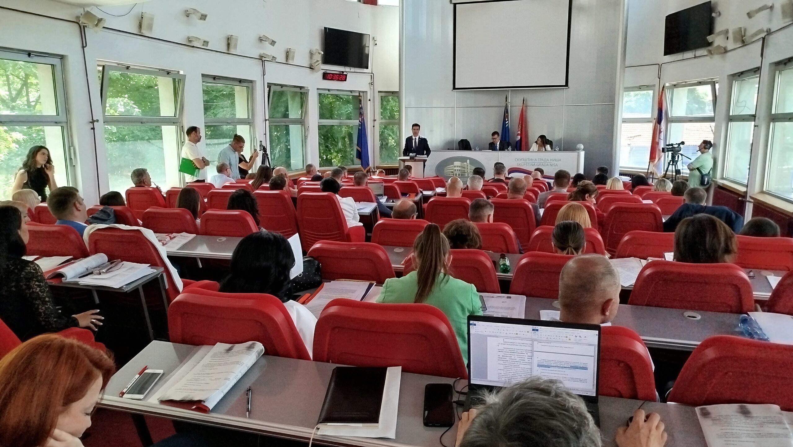 Maratonska sednica Skupštine Niša: Planira se zaduženje od 576 miliona za otkup zemljišta, uveden besplatan prevoz i pomoć za udžbenike