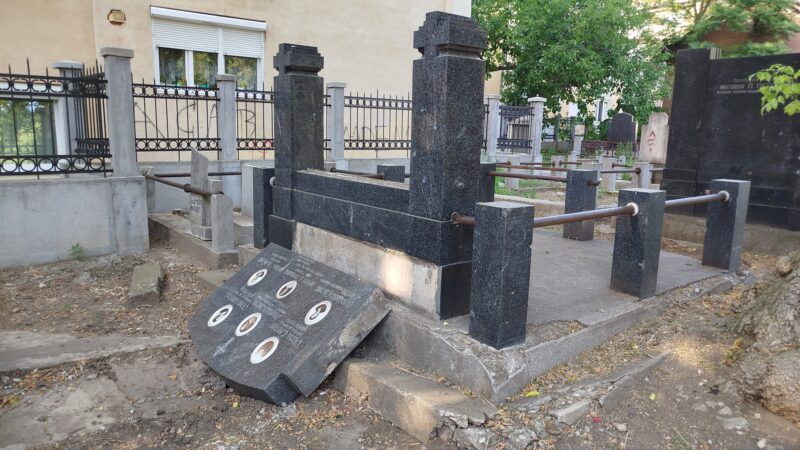 Vandalizam na Starom groblju u Nišu: Kulturno dobro bez nadzora, zaštite i poštovanja