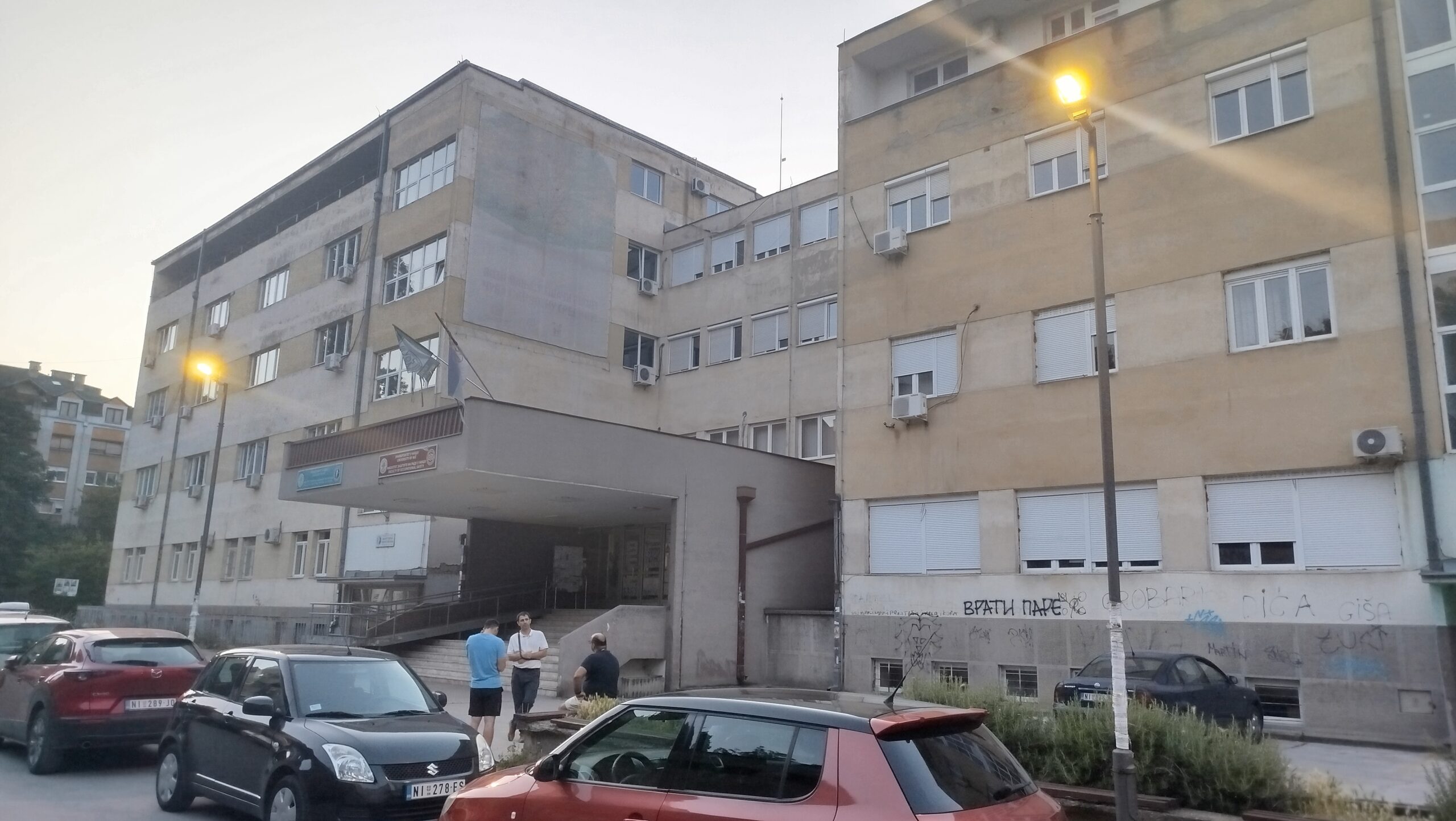 Blokiran ulaz na niški DIF: Studenti stopirali januarski ispitni rok