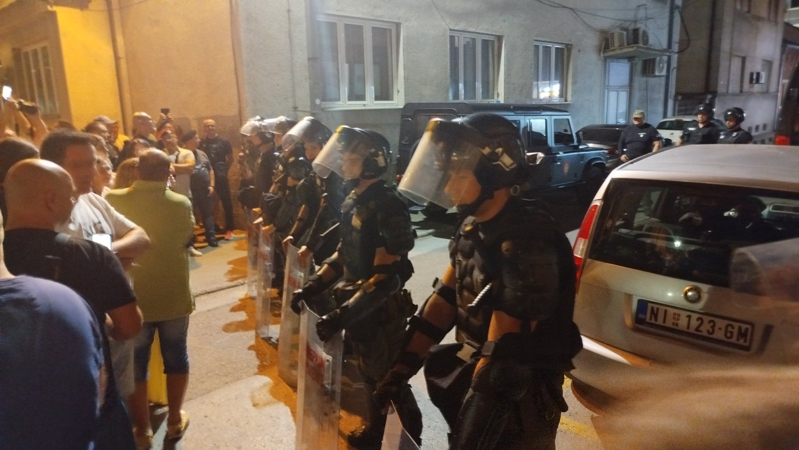 Studentski protest u Nišu: jaja na sedište SPS-a, sukob ispred SNS-a