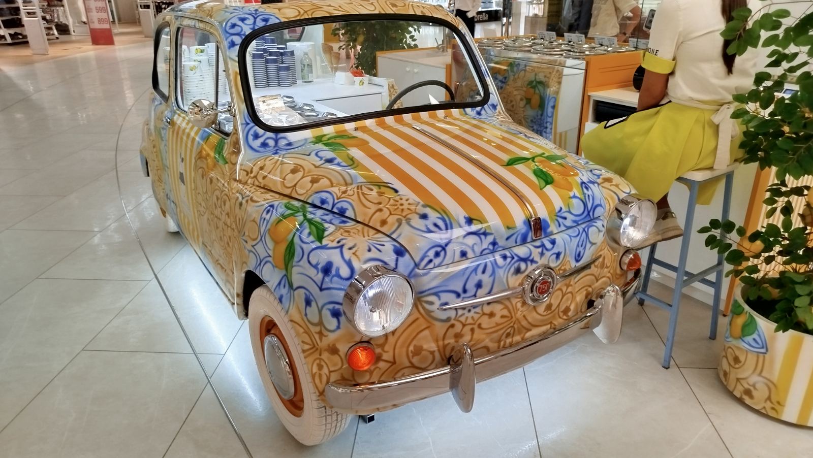 Fića kao atrakcija u Nišu: „Zastava 750“ prodaje sladoled i budi nostalgiju
