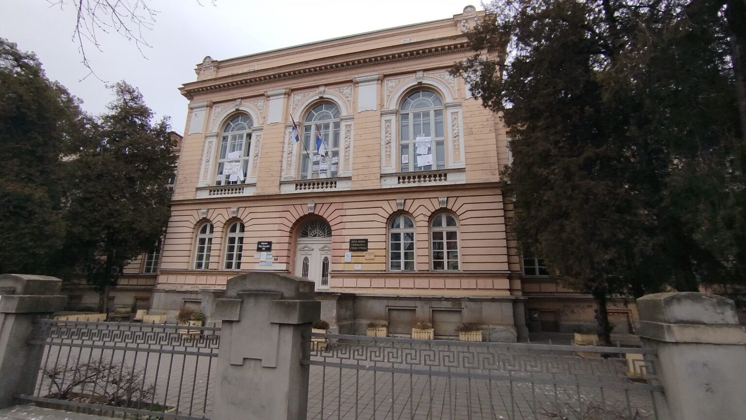 Problemi na početku školske godine u Gimnaziji Stevan Sremac u Nišu
