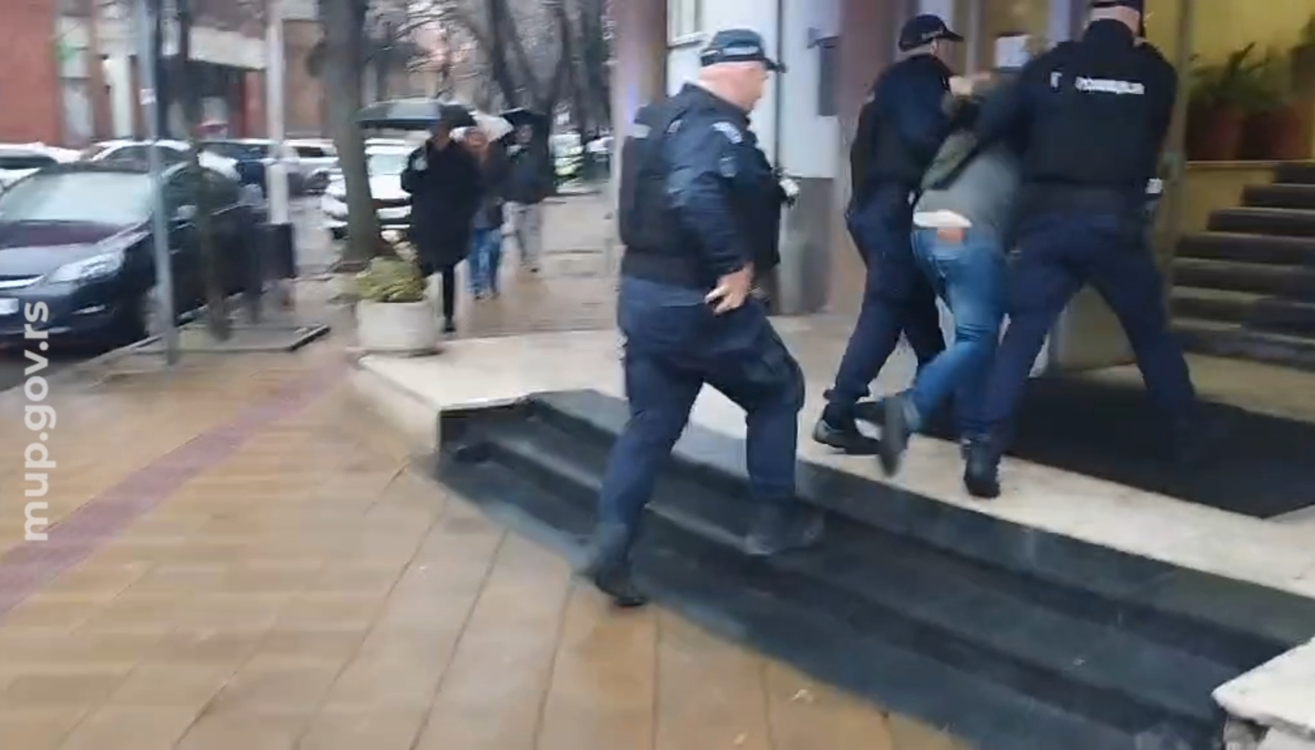 Uhapšen osumnjičeni za teško ubistvo u Nišu, privedene još dve osobe(VIDEO)
